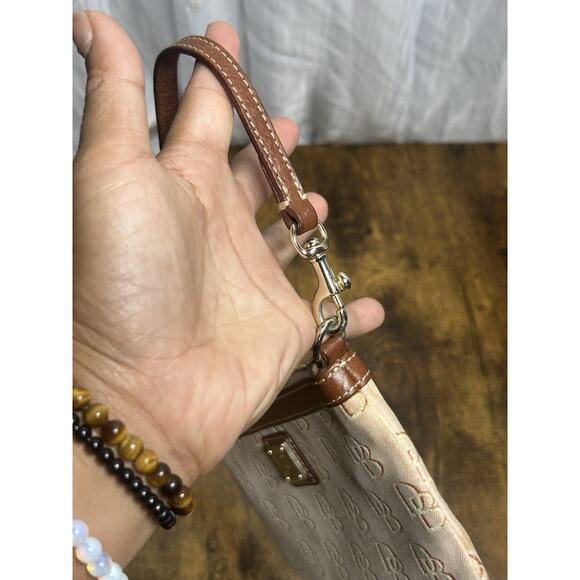 Vtg Y2K Dooney & Bourke Greta Logo Clutch Wristlet canvas leather Monogram Icon - Picture 10 of 11